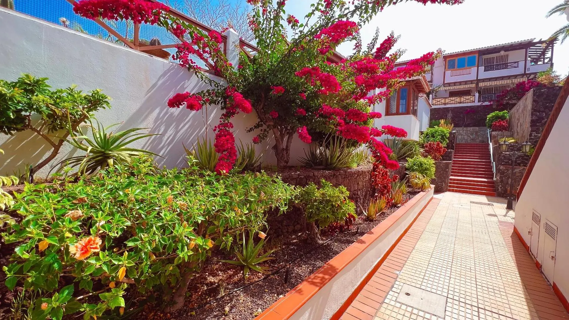 First Line Apartment In El Beril Playa Del Duque Pd1 Адехе